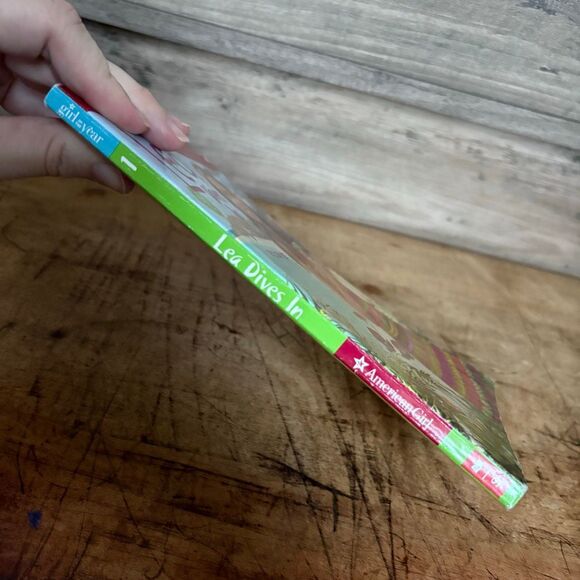 American Girl Lea Dives In Paperback Book by Lisa Yee Good Used Condition - Picture 2 of 8